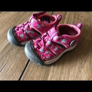 Keen toddler size 5